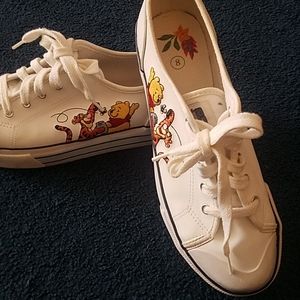 EUC Winnie the Pooh women's size 8 sneakers